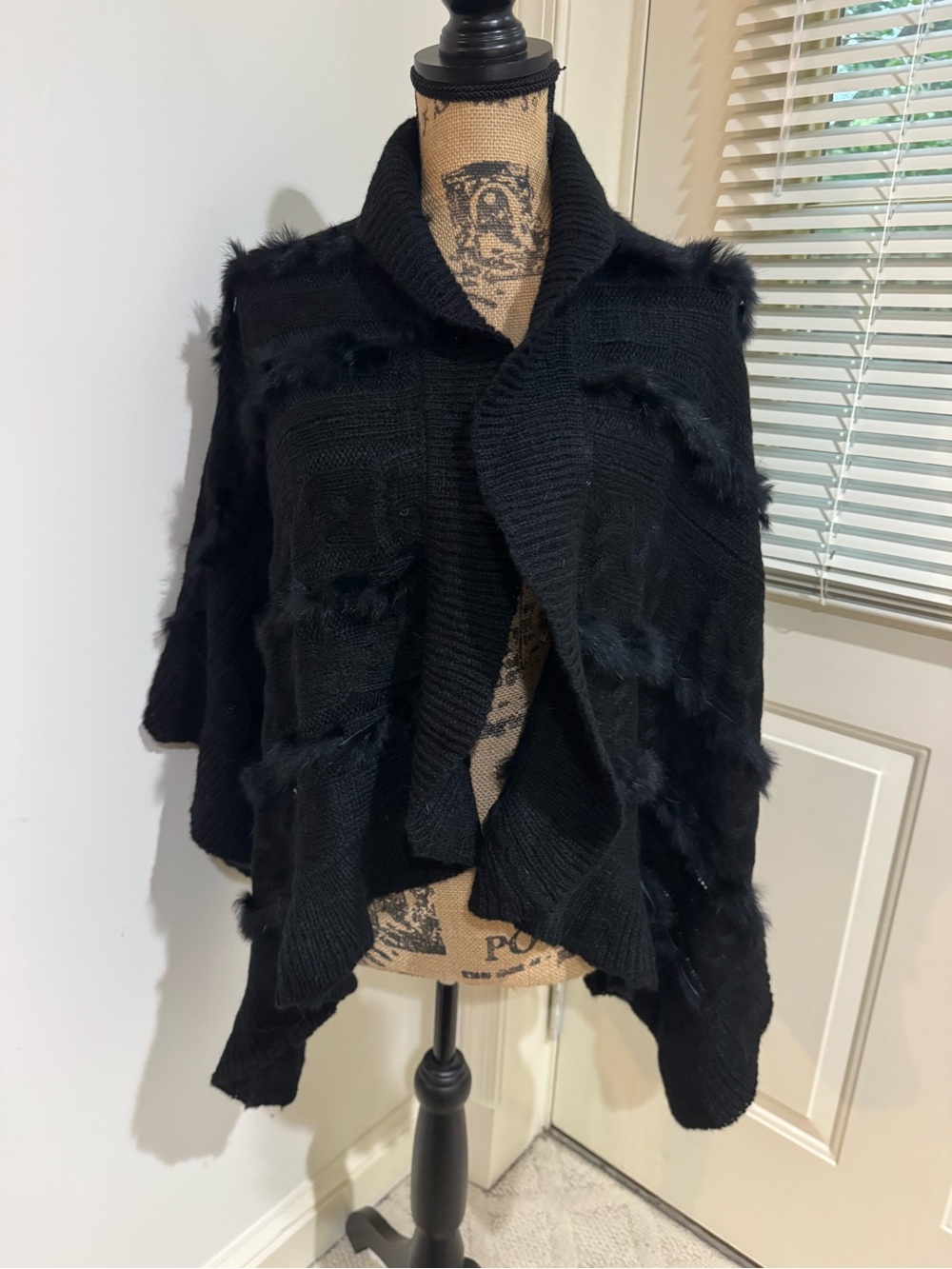 NWT Black Faux-Fur Trim Knit Shawl
